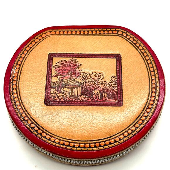 Vintage 1930's or 40's Leather Powder Compact - Picture 5 of 11